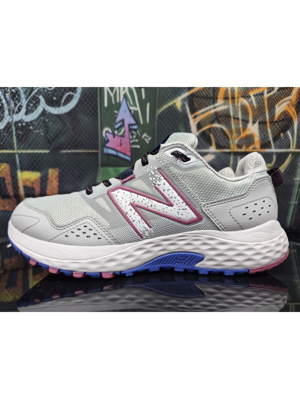 New Balance T410 V8 Womens Size 8 Gray Purple Trail Running Shoes Sneakers